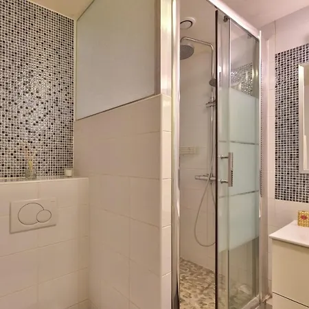 Lovely 2 Bedrooms In The Heart Of Montmartre Appartamento