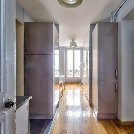 Lovely 2 Bedrooms In The Heart Of Montmartre Appartamento Parigi