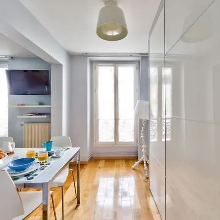 Lovely 2 Bedrooms In The Heart Of Montmartre Apartment *